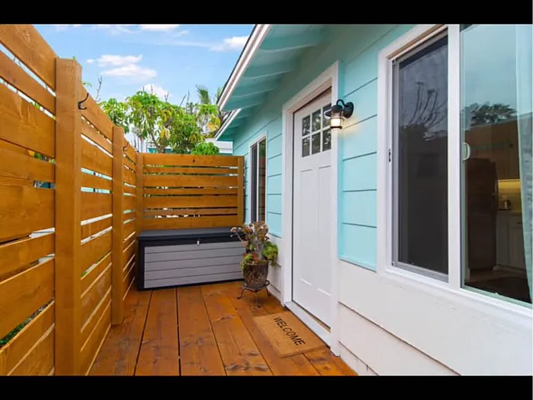 5122 Voltaire St — Photo 3
