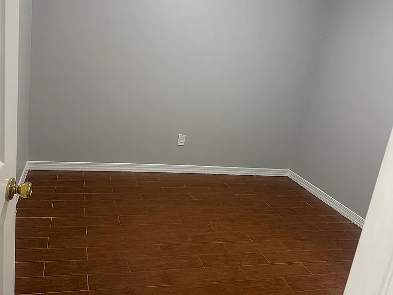 391 Martin St #BASEMENT — Photo 5