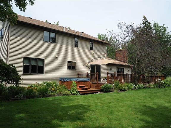 3rd image of 5 Oakmont Ct