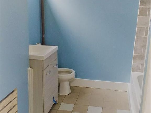 Bathroom (wide view)