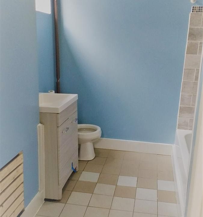 Bathroom (wide view)