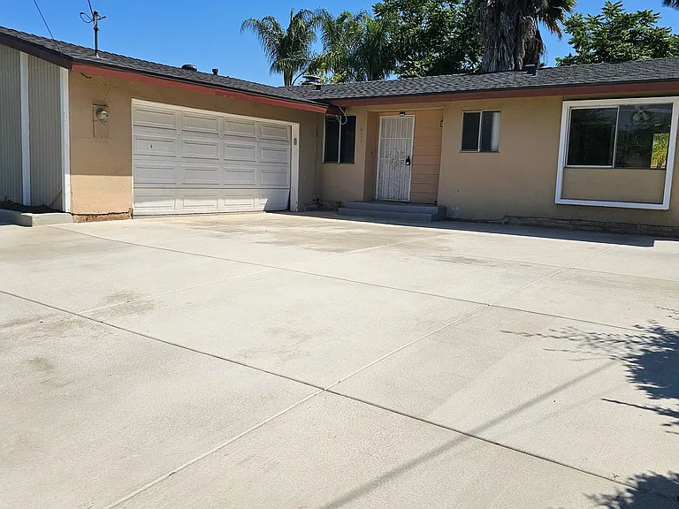 610 Daisy St — Photo 3