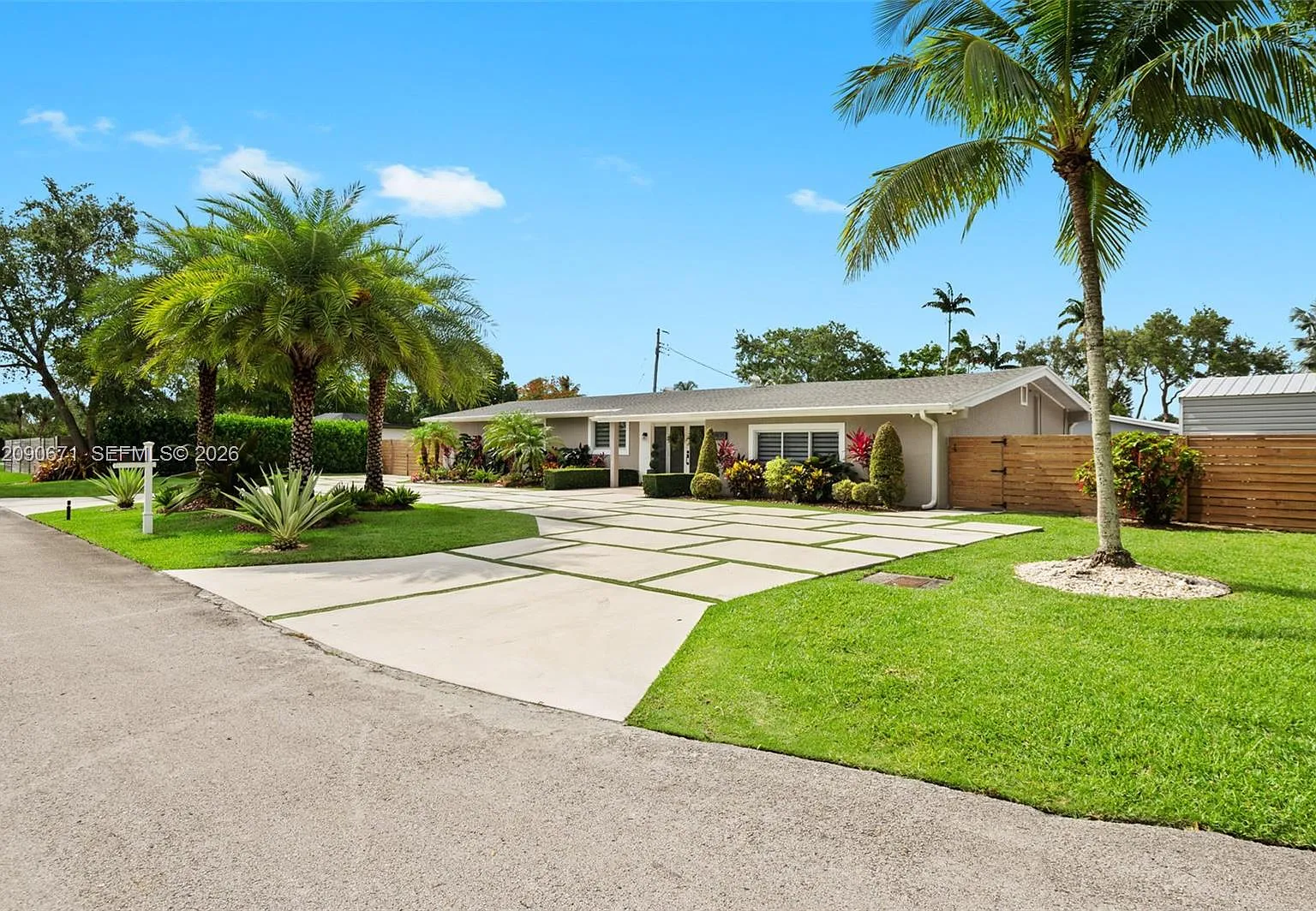 Caribbean Estates — Photo 1