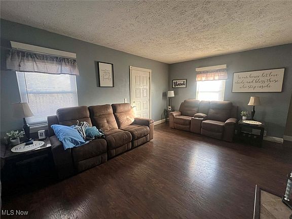 5th image of 121 Park Dr