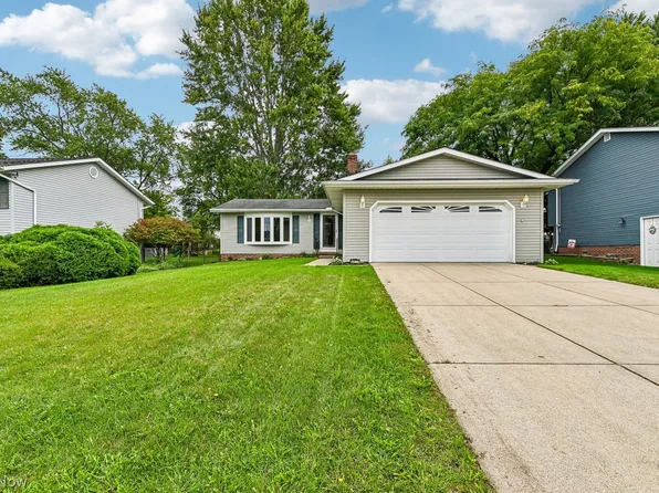 2577 Nottingham Dr, Parma, OH 44134