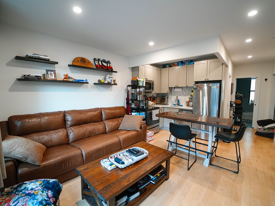 1st image of 271 Ainslie St Floor 1