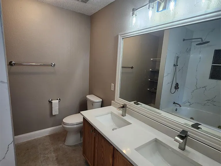 907 Live Oak Dr — Photo 10