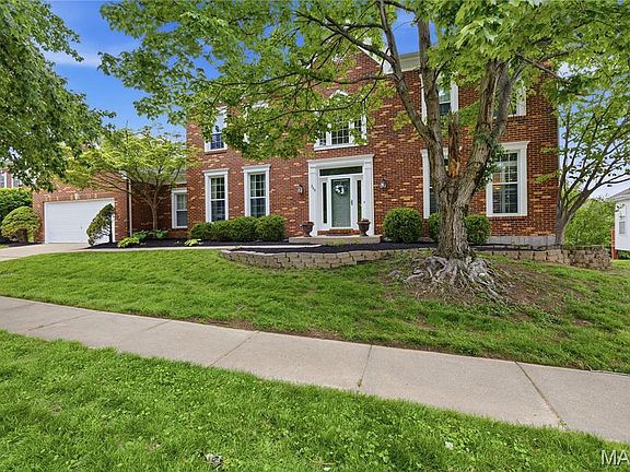 3rd image of 249 Woodcliffe Place Dr