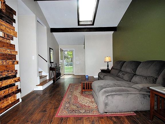 3rd image of 5056 Hampton Dr