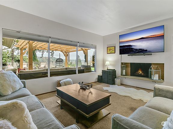 5th image of 3445 Scenic Drive SE