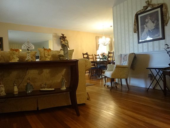 Beautiful hardwood thru out 