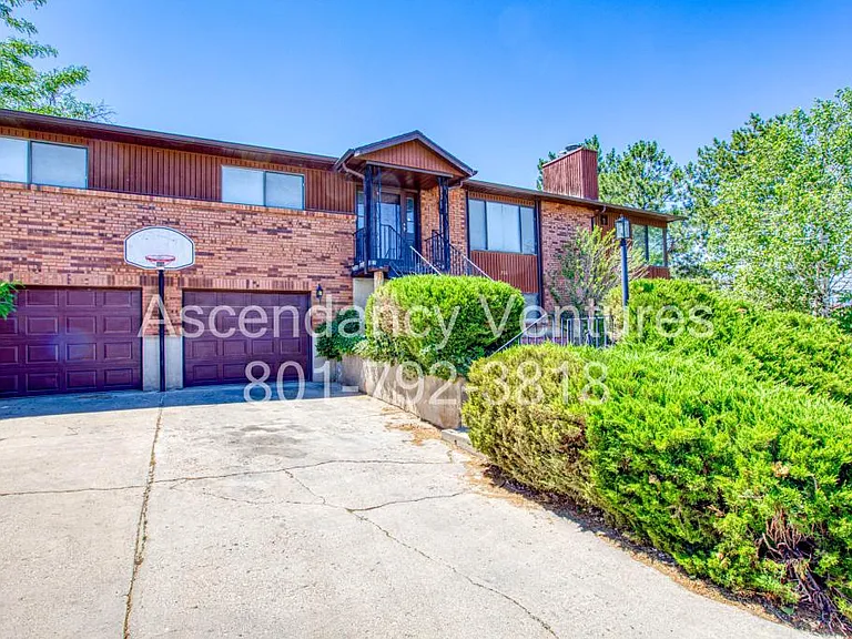 706 Buzianis Way — Photo 7