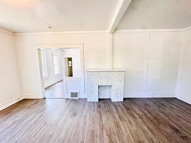 924 Ansel Rd — Photo 4