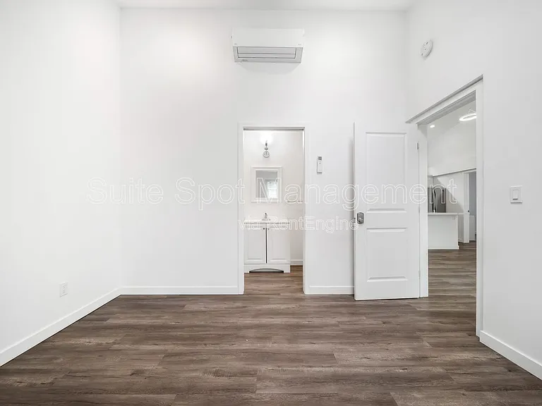 420 N Batavia St #422 — Photo 9