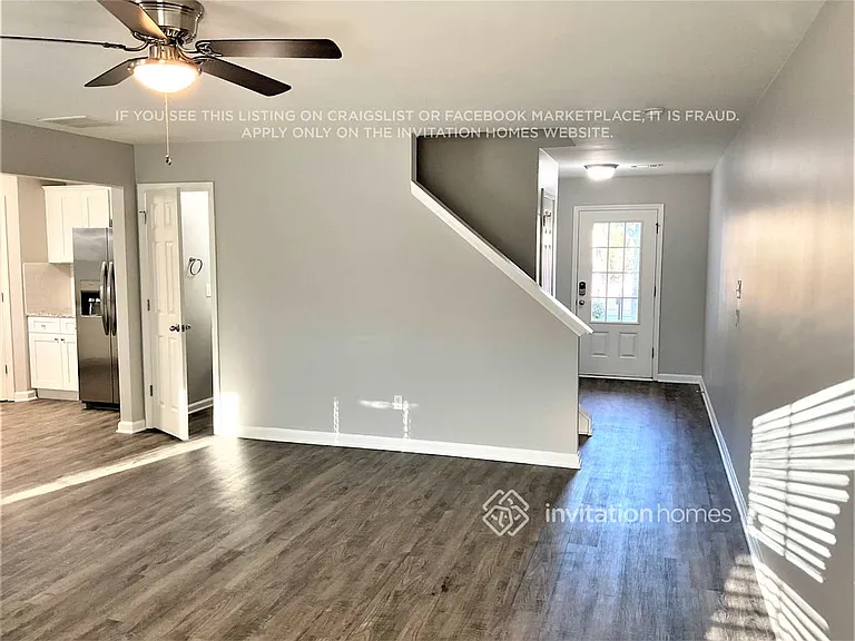 2530 Mayfair Dr — Photo 4