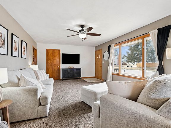 5th image of 207 Arthur St SW