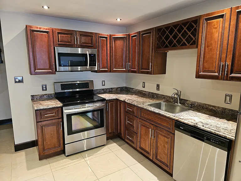 255 Schuyler Ave #327 — Photo 14