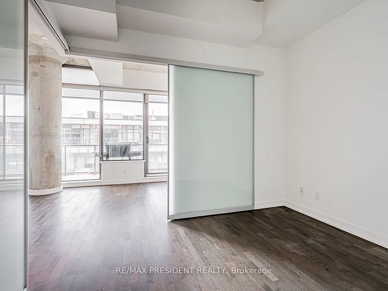 560 King St W #1005 — Photo 4