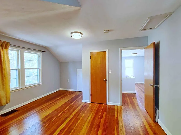 334 Albert St S — Photo 7