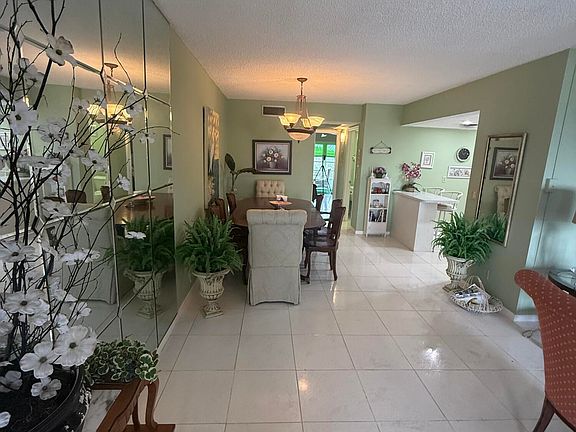 2nd image of 407 GREENBRIER A