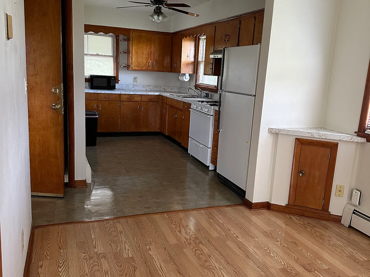 2 bed, 1000 sqft, $1,400 — Photo 4