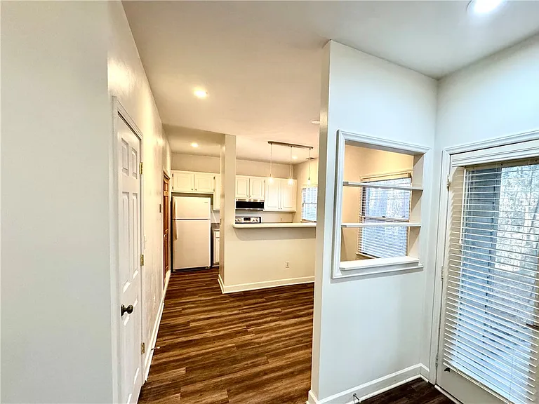 245 Willow Ct — Photo 3