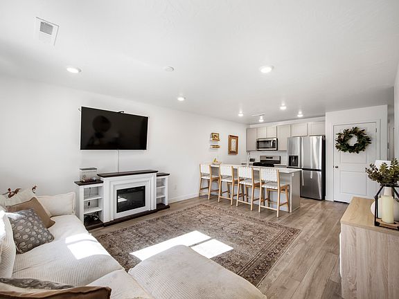 3rd image of 1729 S Devils Garden Ln
