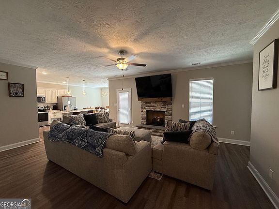 3rd image of 1110 Boneville Rd