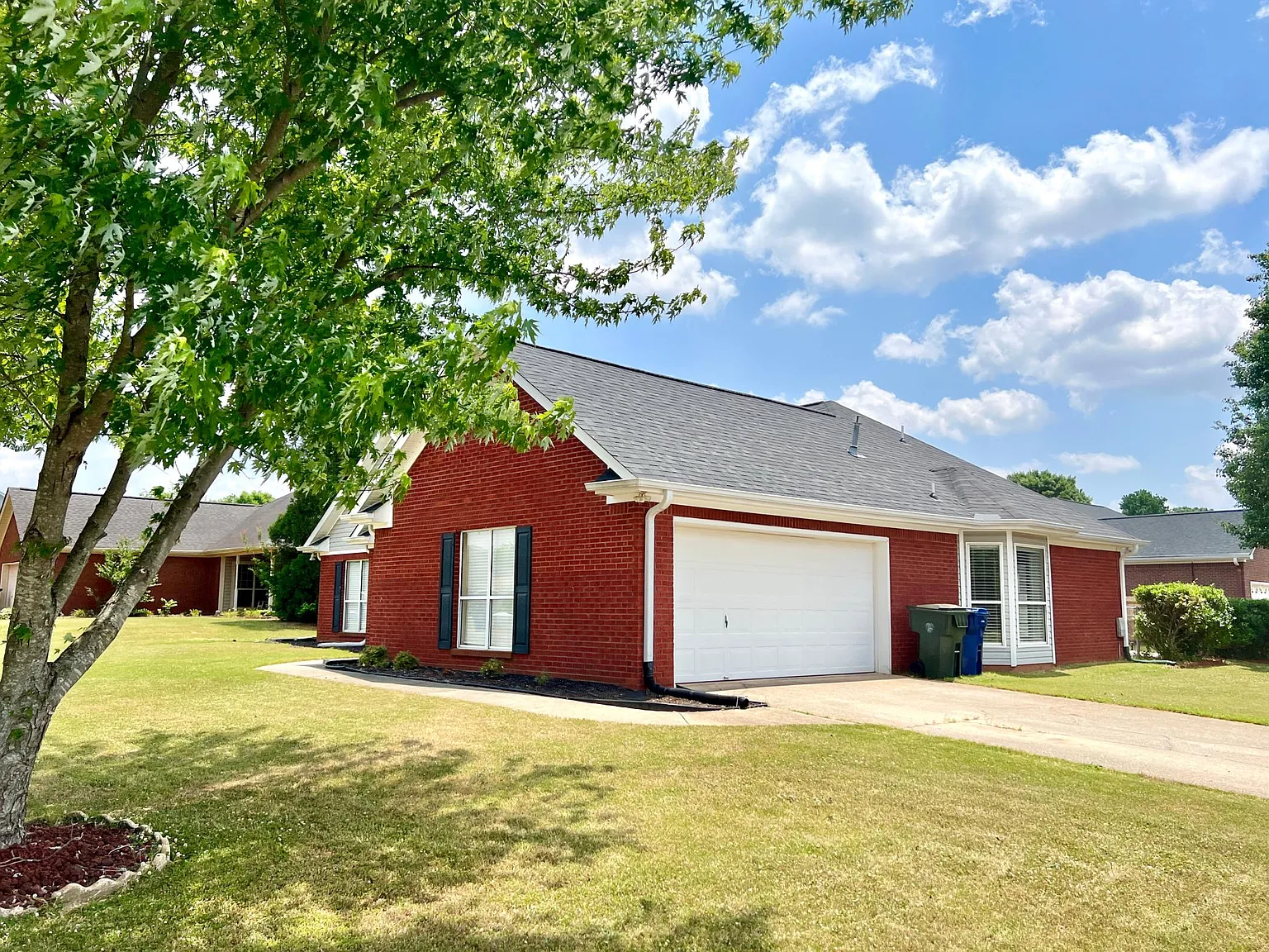 4 bed, 1839 sqft, $2,095 — Photo 2
