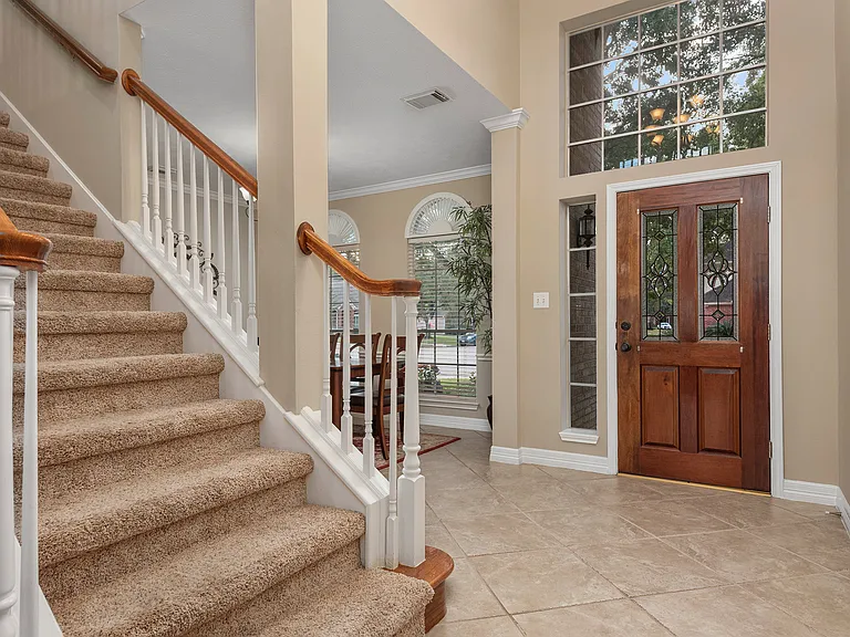 1719 Cantigny Ln — Photo 3