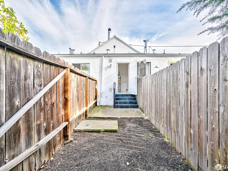 6029 Macarthur Blvd — Photo 19