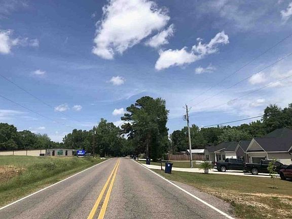 Exterior Neighborhood (street photo)
