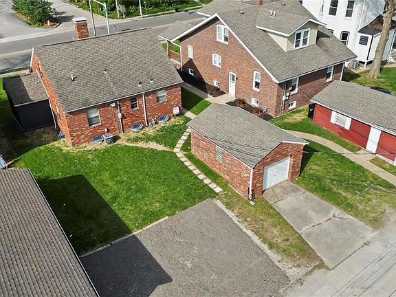 3rd image of 2121 W Main St