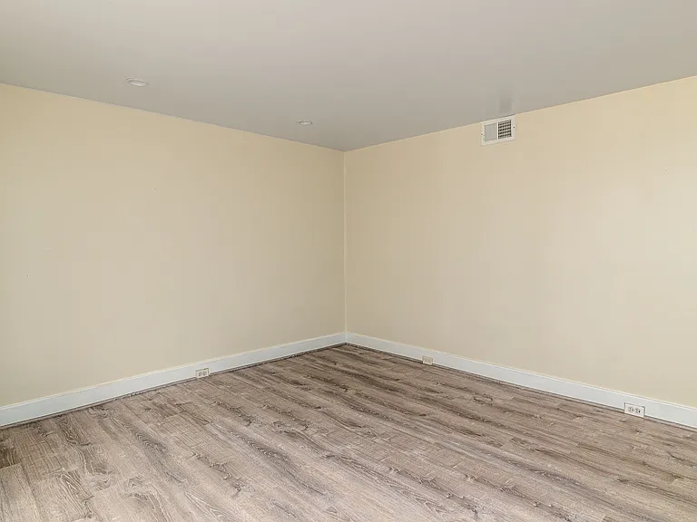 60-62 Grenard Apartments — Photo 10
