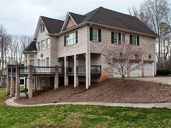 4th image of 216 Downy Brook Ln