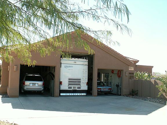 RV/8 car garage in gated N. Scottsdale Community