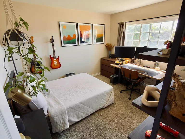 1059 Presidio Dr — Photo 2