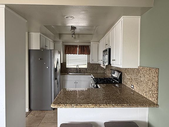 3rd image of 818 W 6th St #1