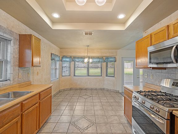 5th image of 8215 SHALLOW CREEK DR