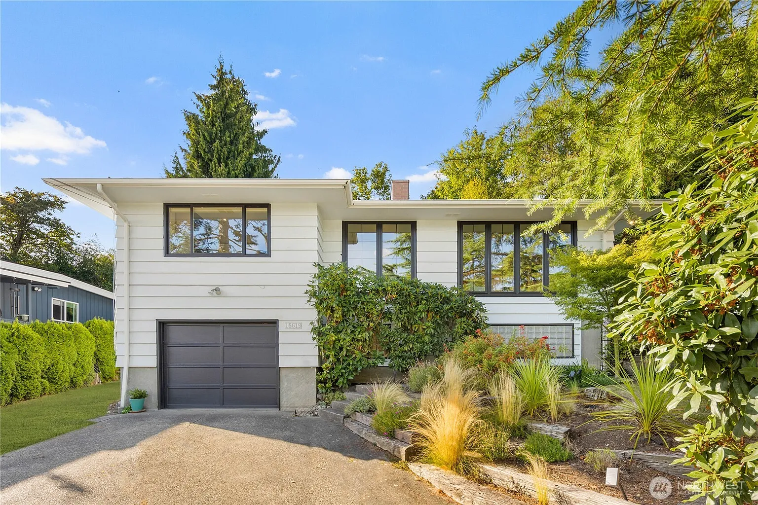 16619 Sylvester Road SW photo 1