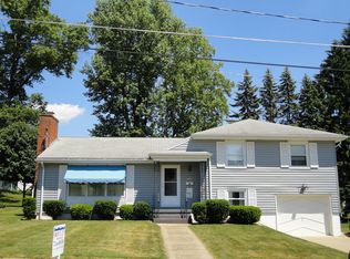 615 Ridgeway Ave, Grove City, PA 16127