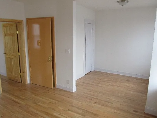 Rented by FlatFinders Realty | media 6