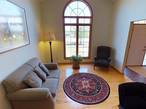 4th image of 107 Marys Ct