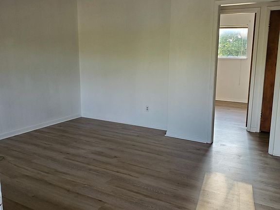 4th image of 402 Mary St #502