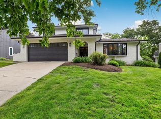 8448 Clynderven Rd, Burr Ridge, IL 60527