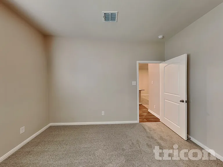 3022 Citron Gdn — Photo 5