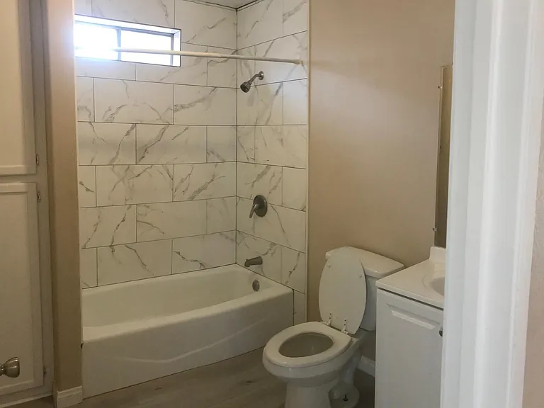 8106 S San Pedro St #3 — Photo 13