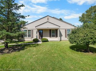 3001 High Pointe Ridge Rd, Lake Orion, MI 48359