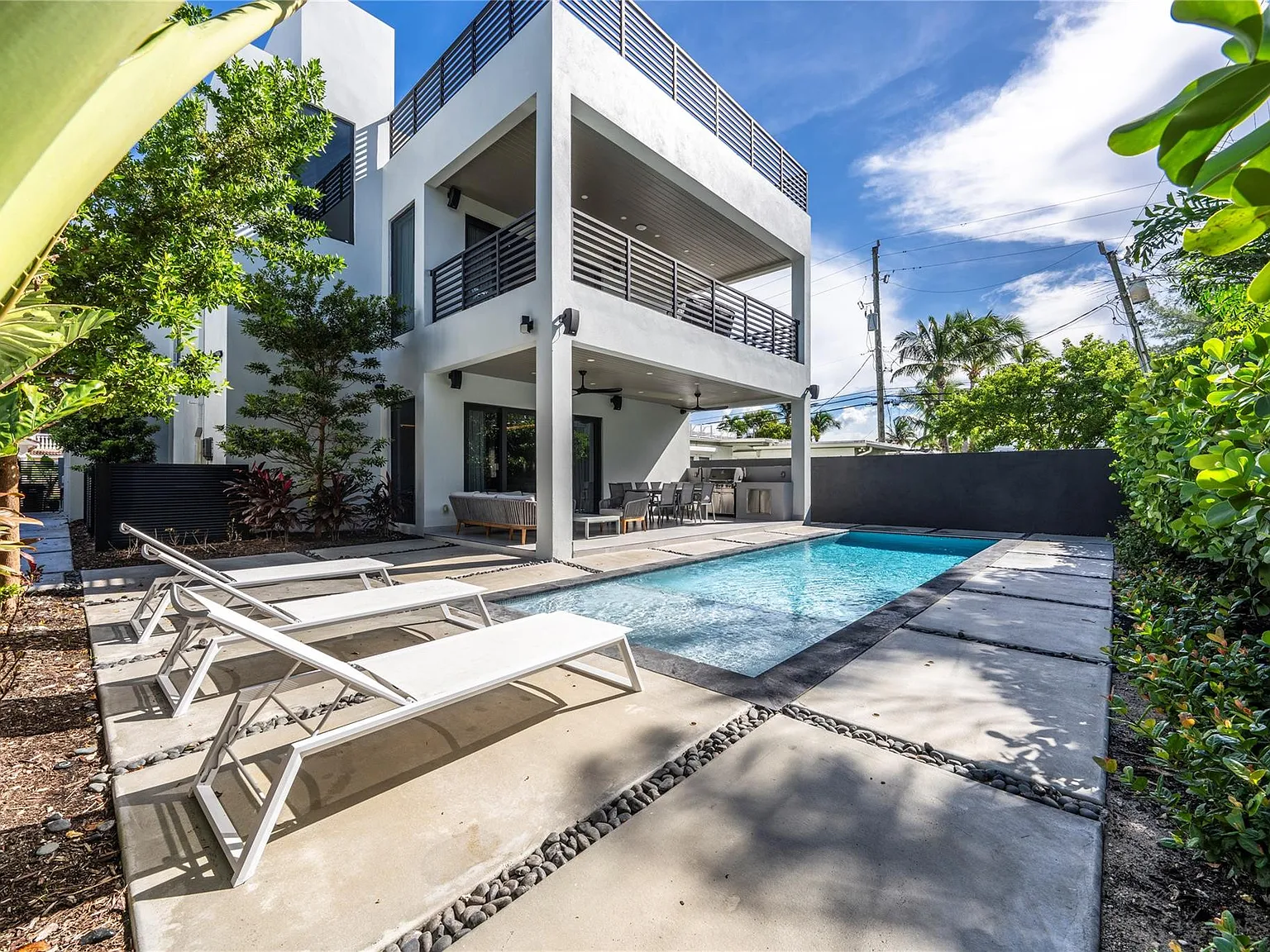 6 bed, 6.0 bath, 3581 sqft, $47,000 — Photo 3