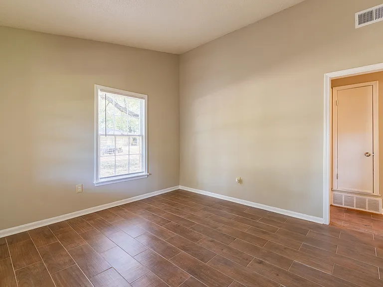 8106 Elmbrook Dr — Photo 4